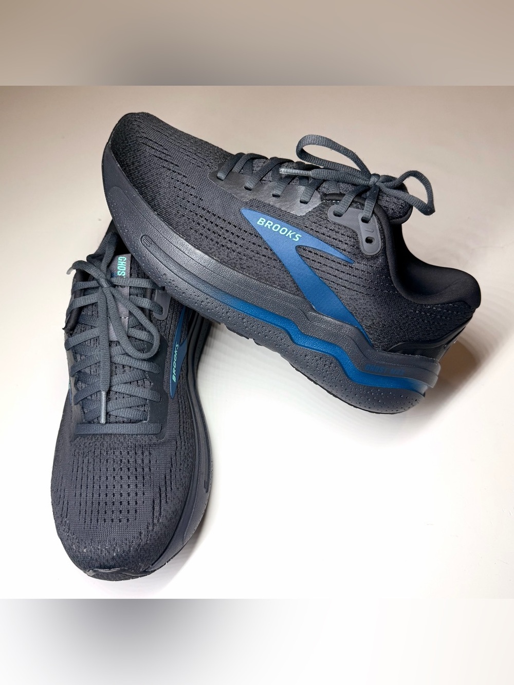 Brooks Men’s Ghost Max 2 Athletic Running Sneakers Size- 7.5 Wide (2E )